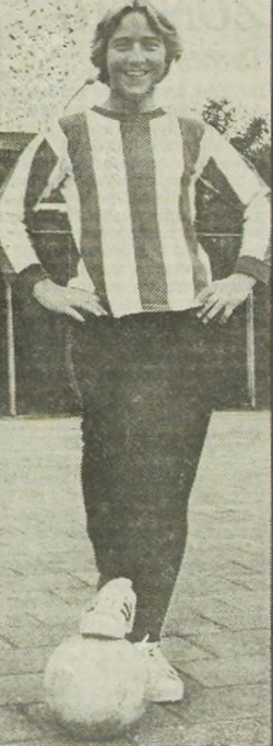 Wil Siereveld als voetbalster van Vlissingen, bron: Krantenbank Zeeland, in: PZC, 27 augustus 1977